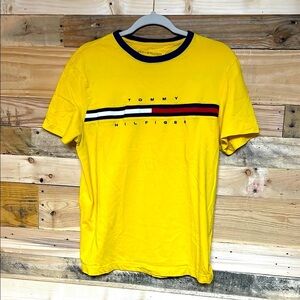 Tommy Hilfiger Size Medium Short Sleeve Yellow T-Shirt With Tommy Hilfiger Logo